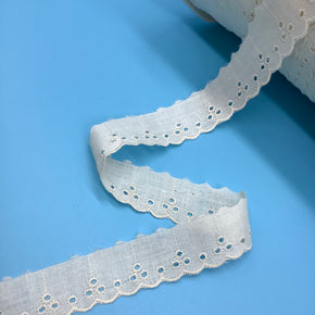 Ivory 1-1/8" Basic Eyelet Edge - 12 Yards