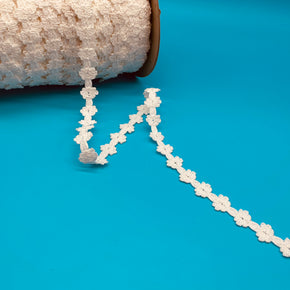 Ivory Vintage Cluny 5/8" Floral Chain - 10 Yards